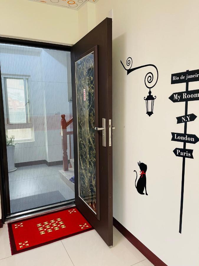 Zucuo Homestay Nangan Bagian luar foto